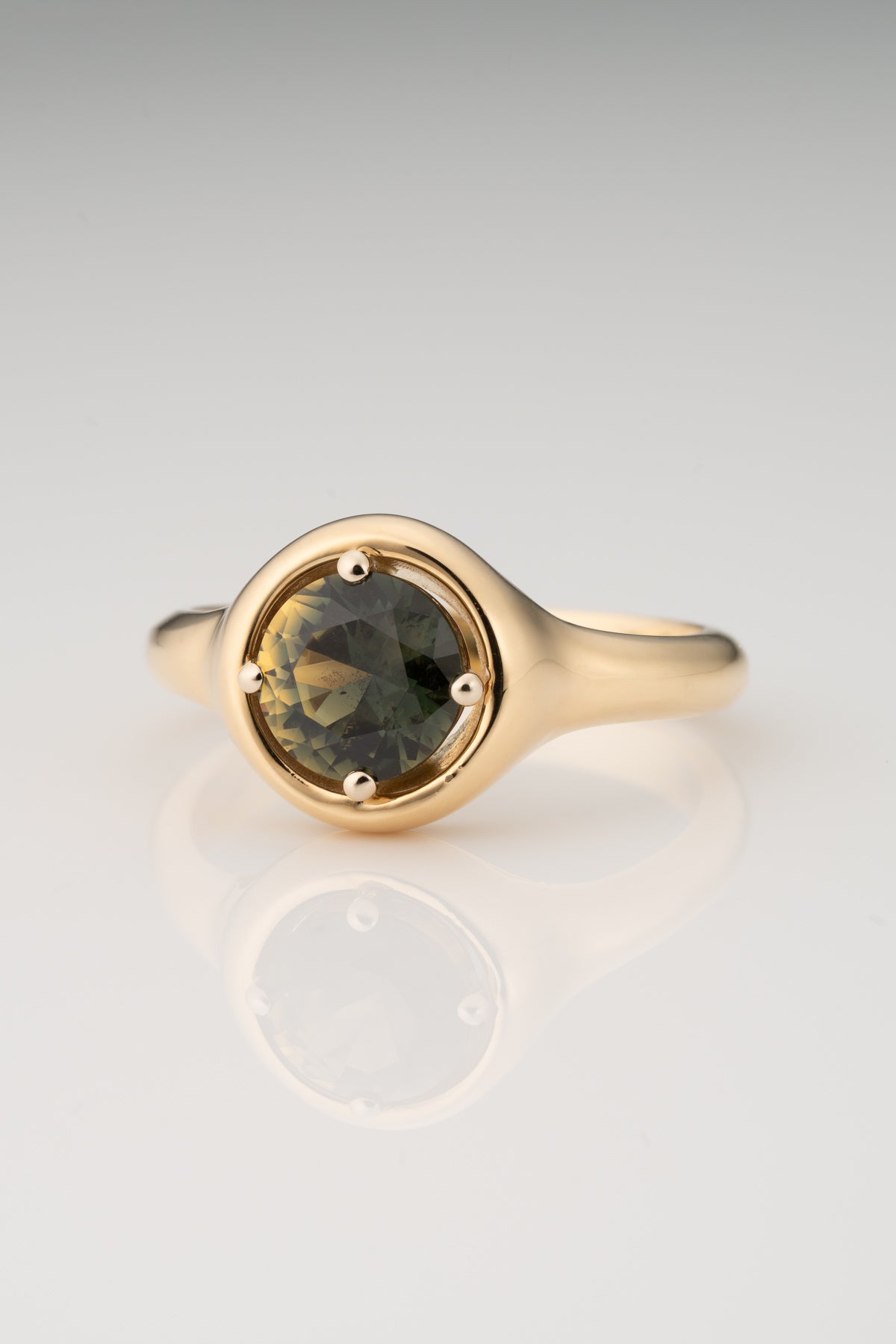 AUSTRALIAN SAPPHIRE SIGNET RING