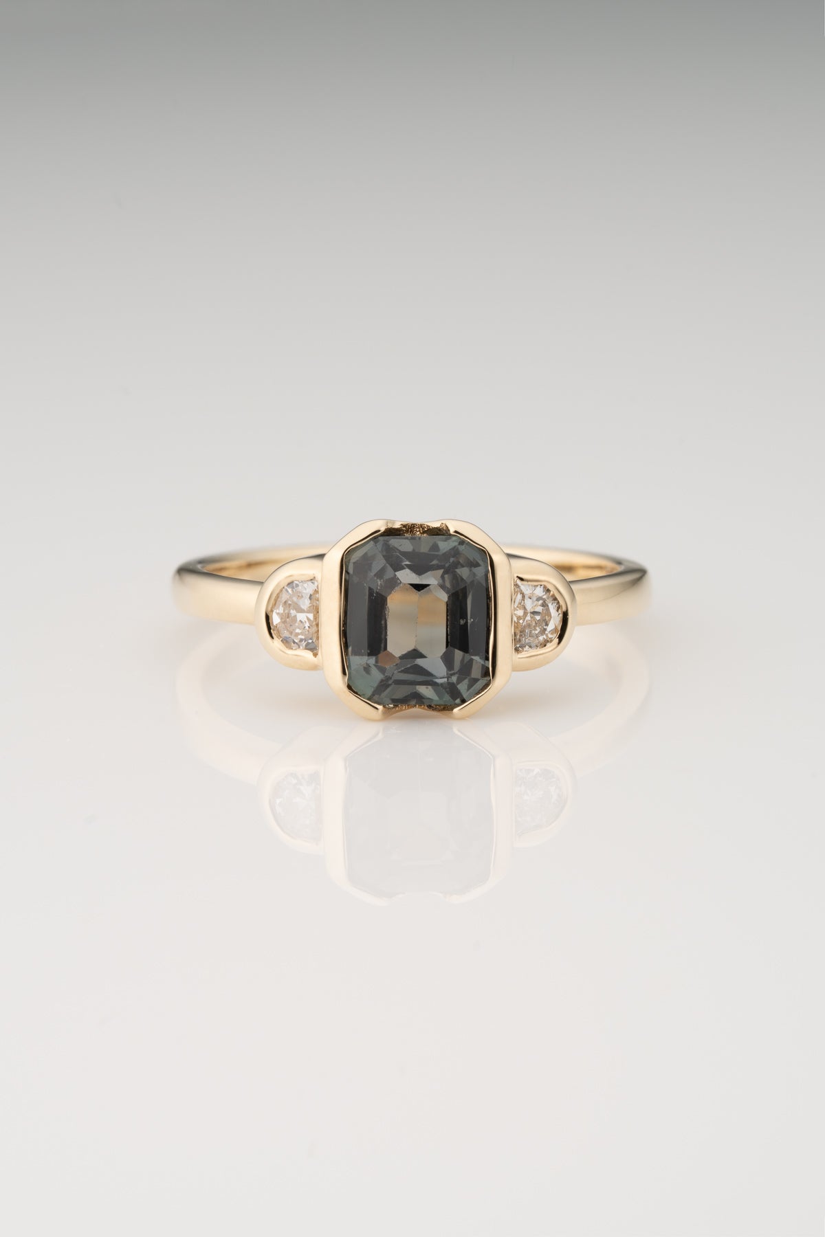 GREEN GRAY PARTI SAPPHIRE RING
