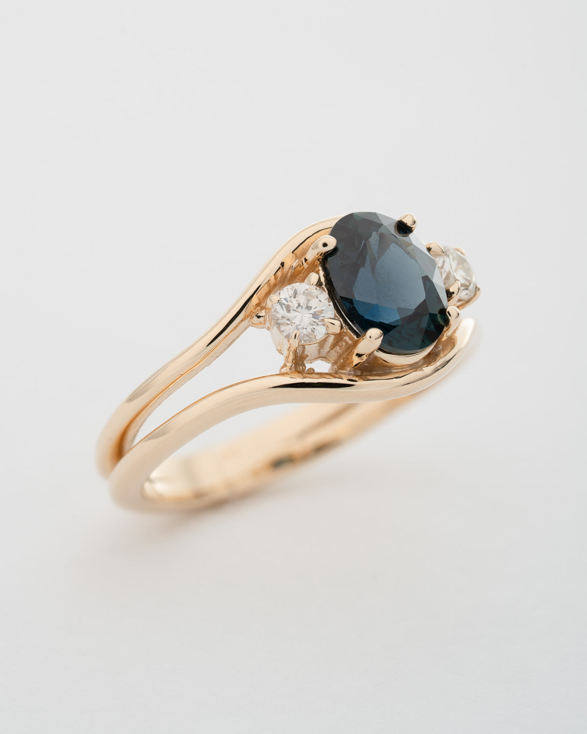 PEACOCK SAPPHIRE DOUBLE BAND RING