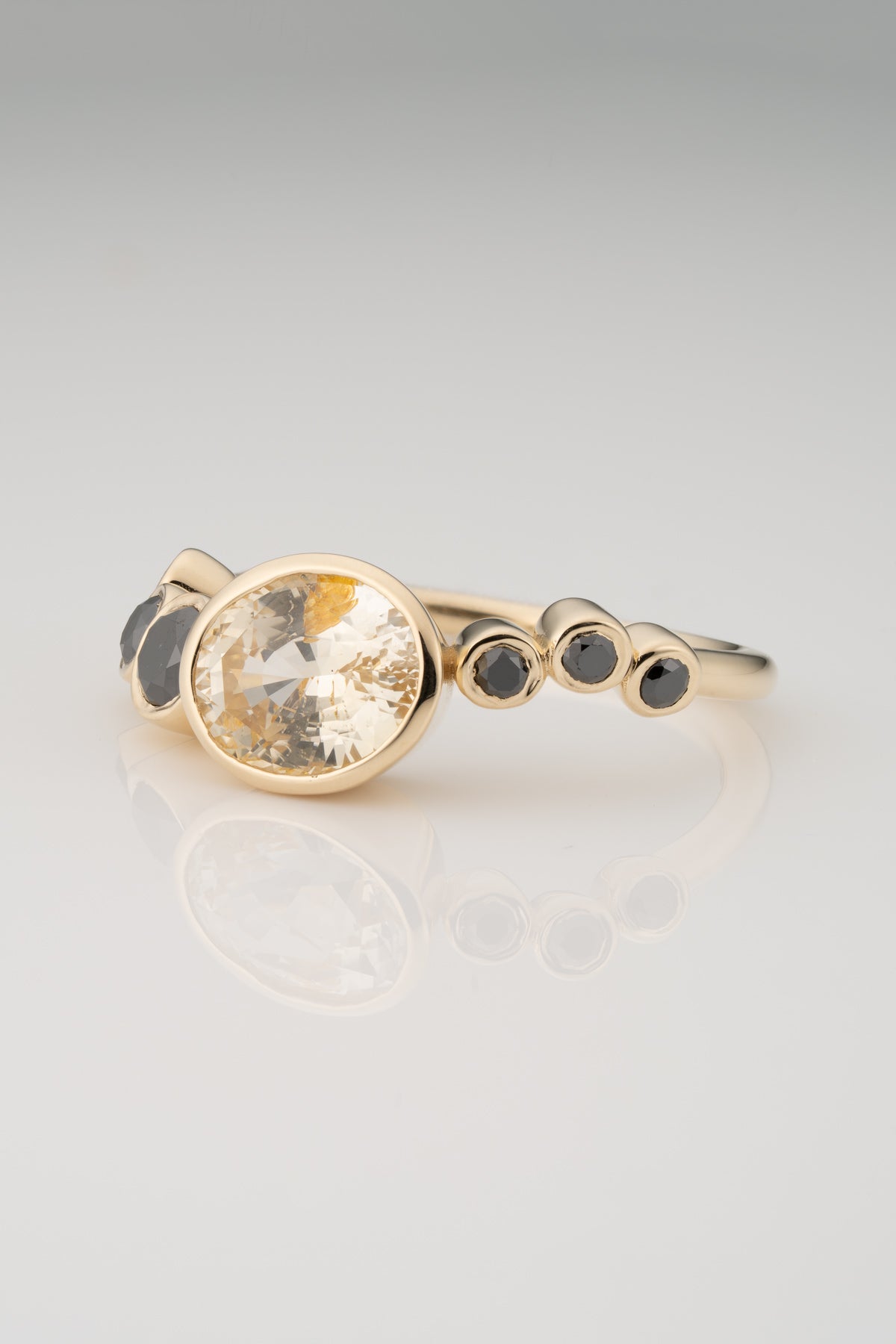 SAPPHIRE AND BLACK DIAMOND GRADUATED RING