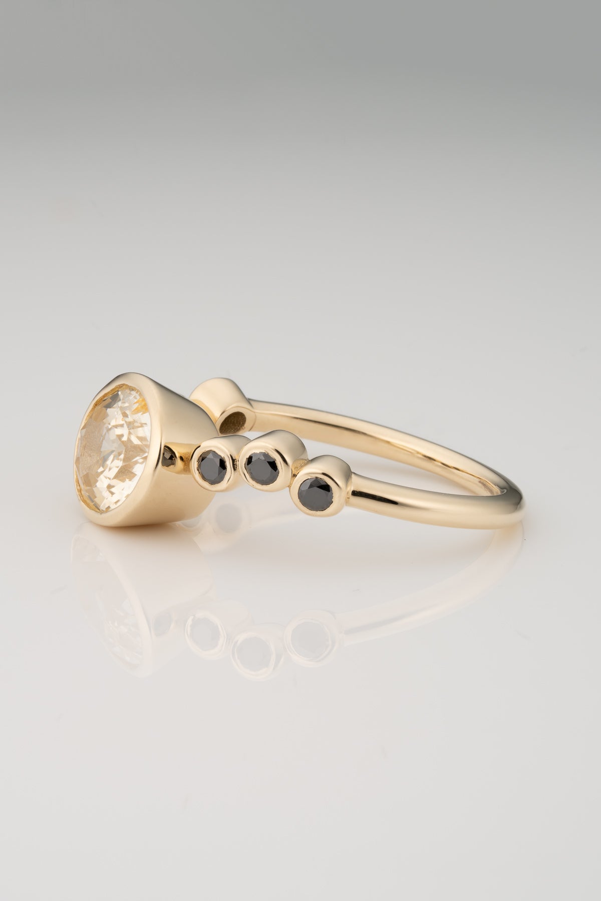 SAPPHIRE AND BLACK DIAMOND GRADUATED RING