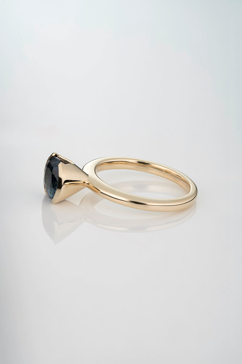 SPLIT BEZEL SAPPHIRE SOLITAIRE