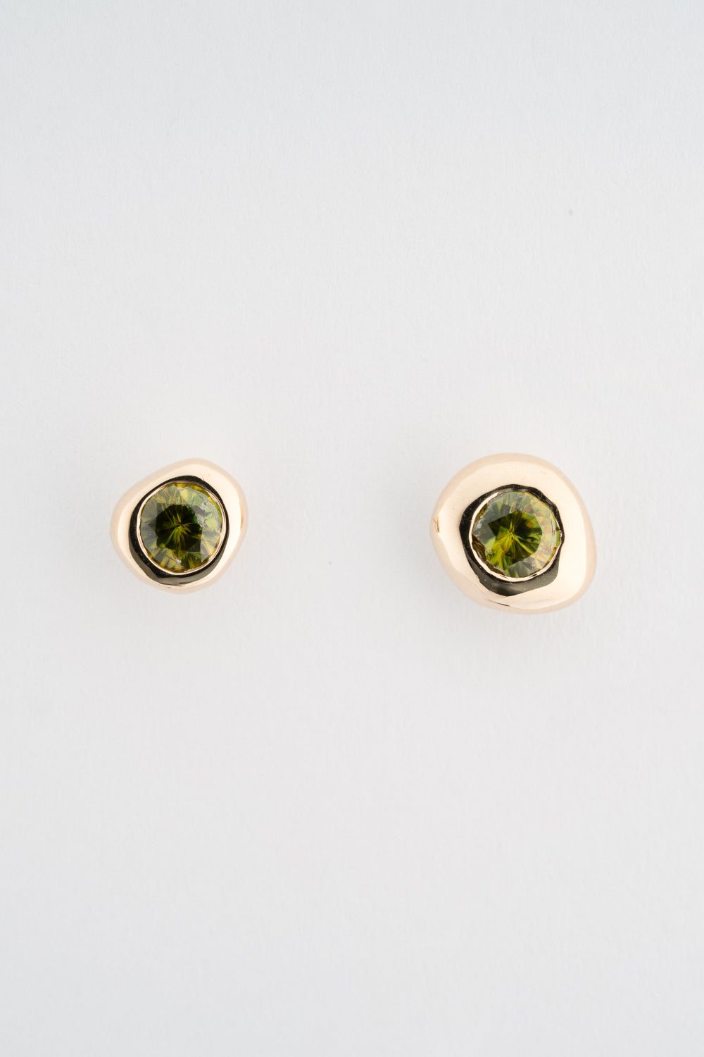 SPHENE PEBBLE STUDS