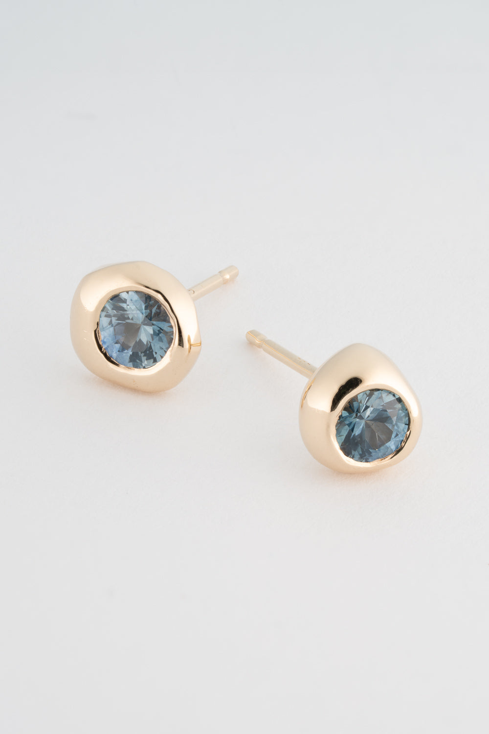 MONTANA SAPPHIRE PEBBLE STUDS