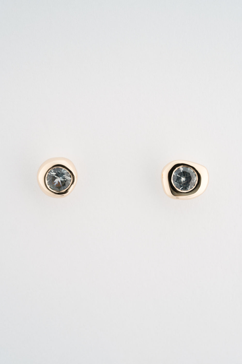 MONTANA SAPPHIRE PEBBLE STUDS