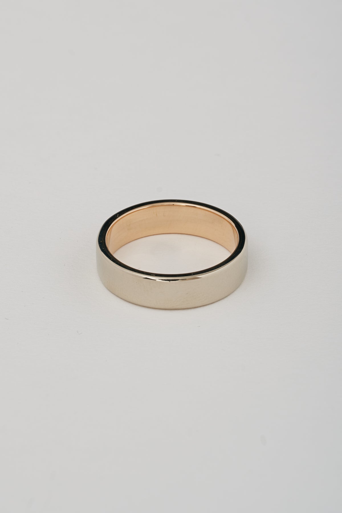 A White Gold Mens Band with a Yellow Gold Interior