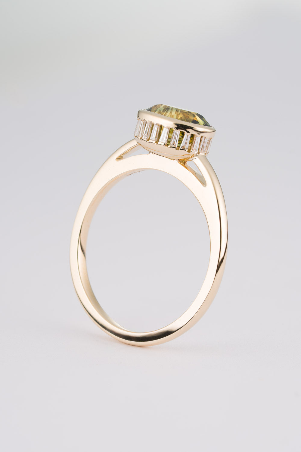OVAL PARTI SAPPHIRE PAVILION RING