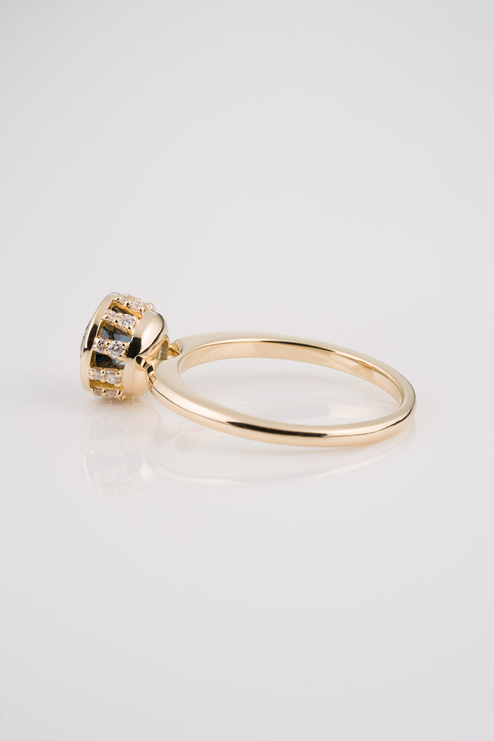 ROUND TEAL SAPPHIRE PAVILION RING