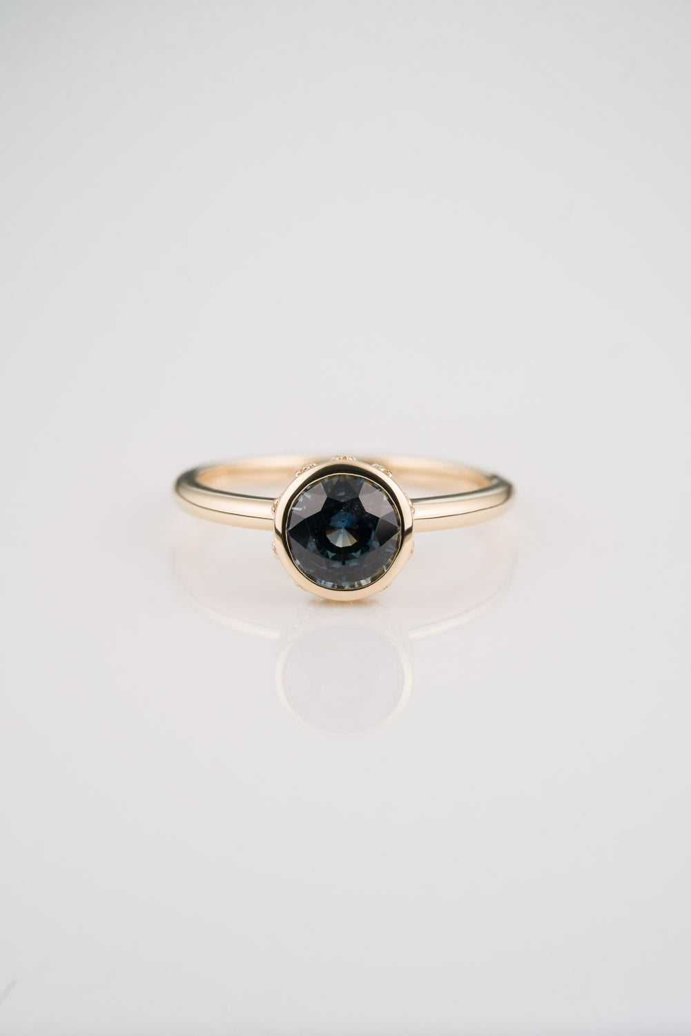 ROUND TEAL SAPPHIRE PAVILION RING
