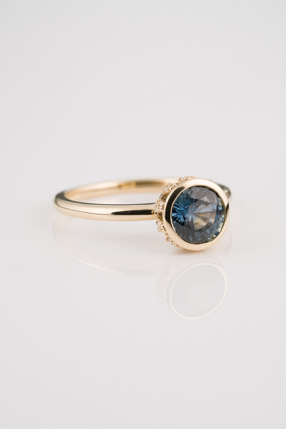 ROUND TEAL SAPPHIRE PAVILION RING