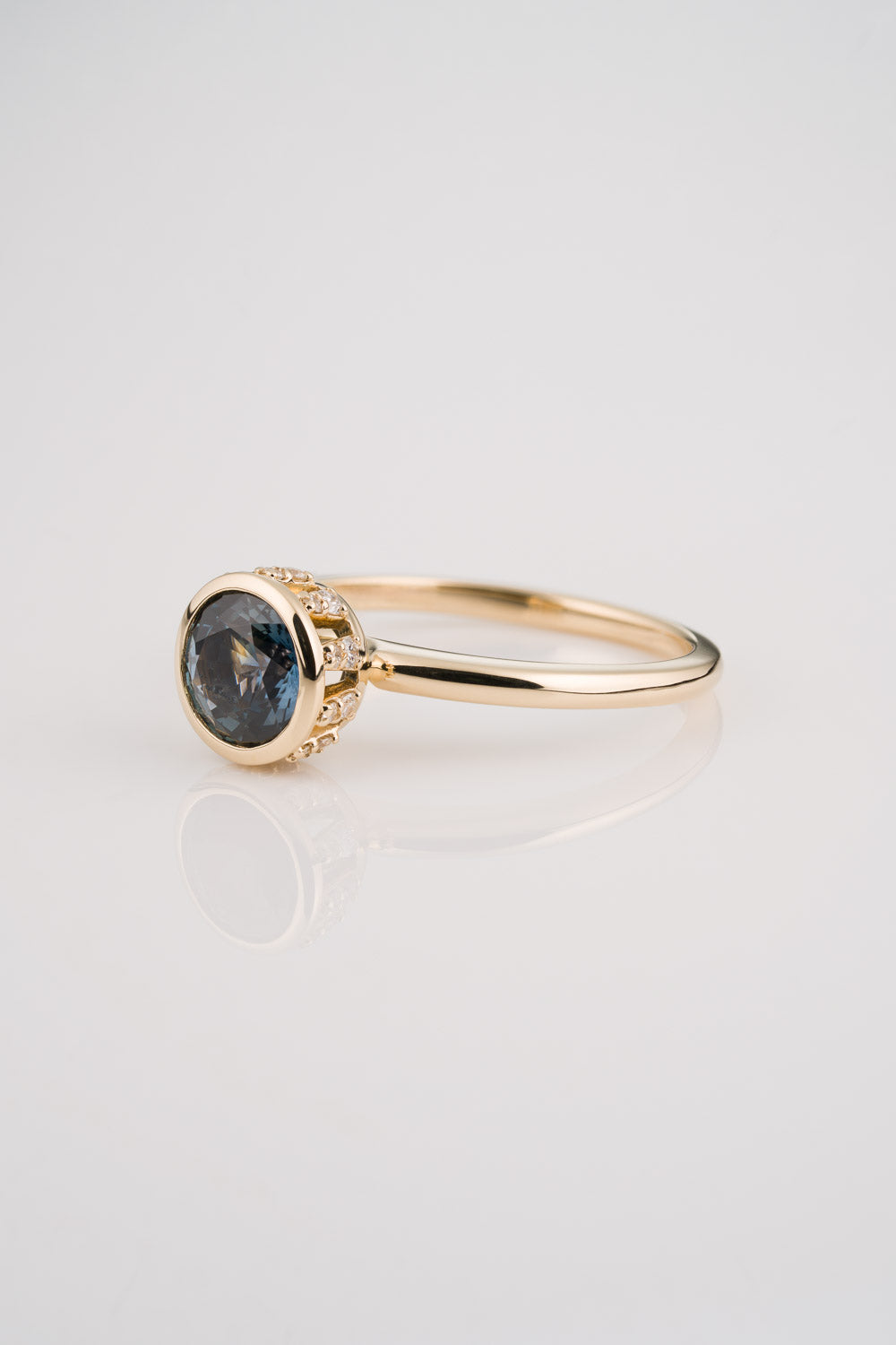ROUND TEAL SAPPHIRE PAVILION RING