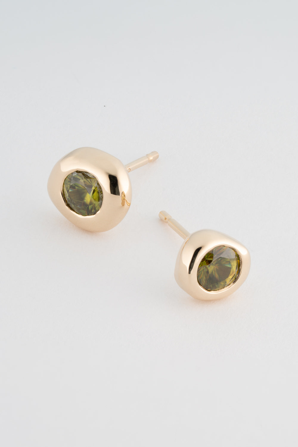 SPHENE PEBBLE STUDS