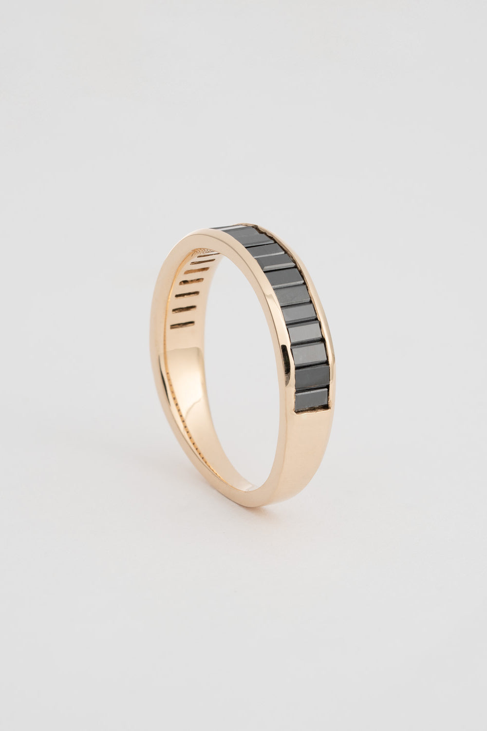 TAPERED NORTH SOUTH BLACK DIAMOND BAGUETTE BAND